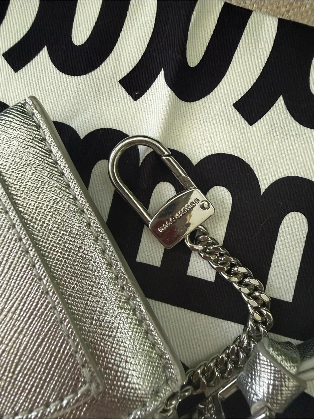 Marc Jacobs Snapshot Top Zip Multi Wallet Key Ring Silver